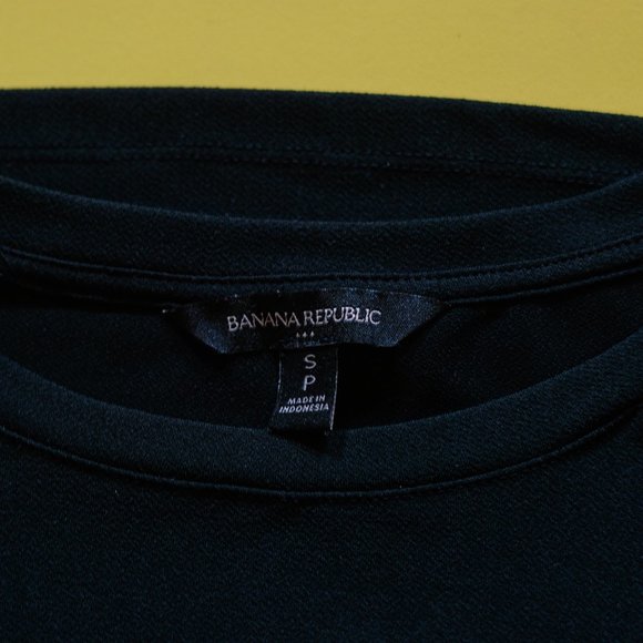 Banana Republic Black Sleeveless Top - Picture 2 of 7